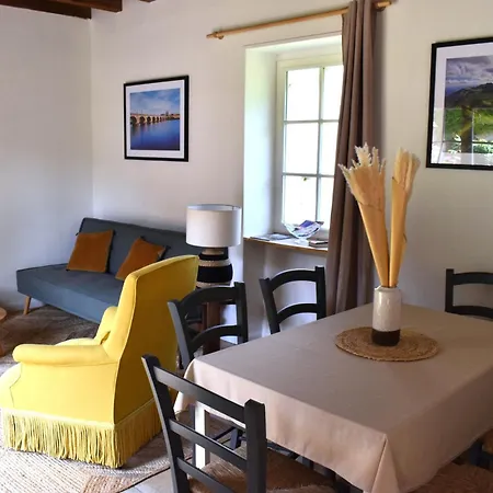 بيت للعطل Charmante Maison Avec Jardin Et Air Conditionne Au Coeur D'un Village Historique !