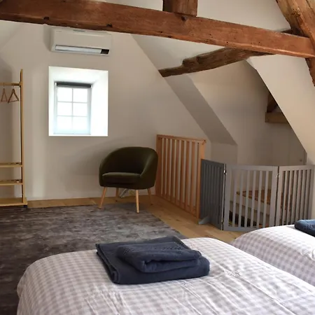 Charmante Maison Avec Jardin Et Air Conditionne Au Coeur D'un Village Historique !